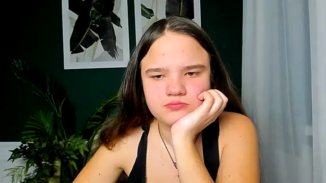 Snapshot of AdeleCruz chatting on 02-20-26, 01:02 AdeleCruz online show from 02-20-26, 01:02