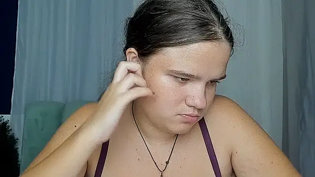 AdeleCruz online show from 09-22-25, 12:11