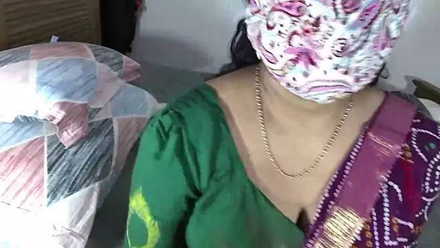 Snapshot of ArathyNambyarMallu chatting on 02-15-26, 03:22 ArathyNambyarMallu online show from 02-15-26, 03:22