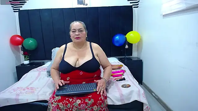 Snapshot of VickyBoobss chatting on 10-18-25, 01:02 VickyBoobss online show from 10-18-25, 01:02