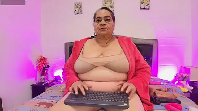 VickyBoobss online show from 05-29-26, 12:11
