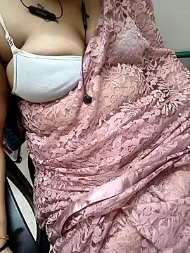 Snapshot of Lolitatamil chatting on 05-05-26, 12:30 Lolitatamil online show from 05-05-26, 12:30