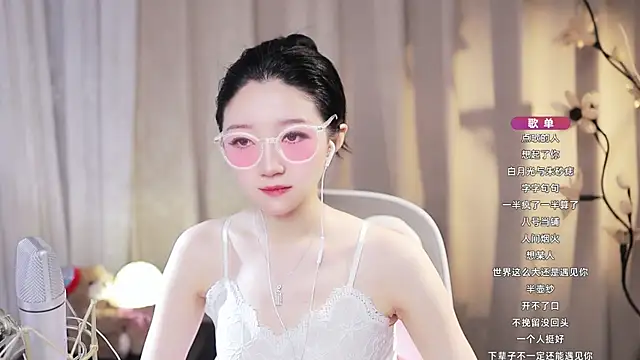 Snapshot of Zoe-99 chatting on 06-19-26, 12:44 Zoe-99 online show from 06-19-26, 12:44