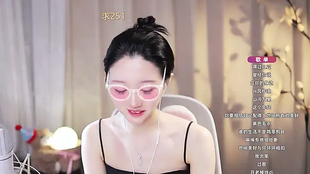 Snapshot of Zoe-99 chatting on 06-30-26, 11:54 Zoe-99 online show from 06-30-26, 11:54