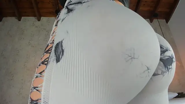 Marttina Ruiz online show from 10-27-25, 07:37