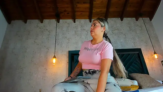 Marttina Ruiz online show from 12-22-25, 07:25