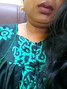 Snapshot of kanikasree chatting on 10-21-25, 05:51 kanikasree online show from 10-21-25, 05:51