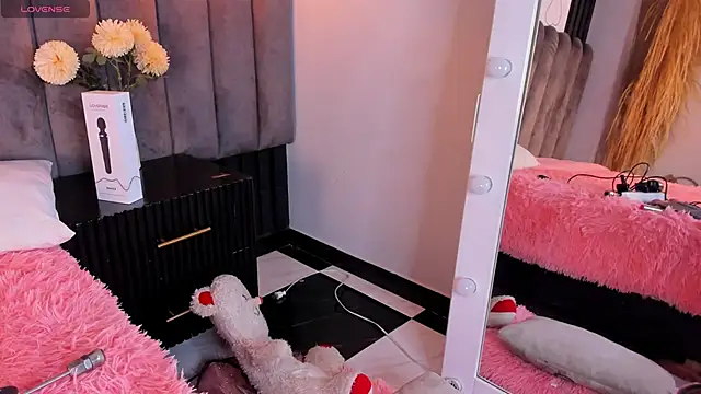 chelsea bolton  online show from 10-23-25, 01:10