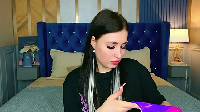 EmmaLawrens online show from 04-16-26, 10:49