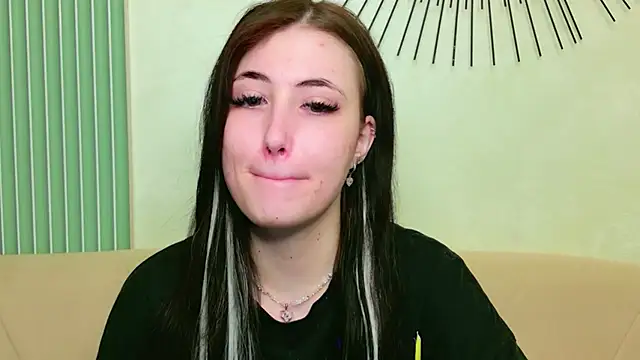 Snapshot of EmmaLawrens chatting on 05-24-26, 10:37 EmmaLawrens online show from 05-24-26, 10:37