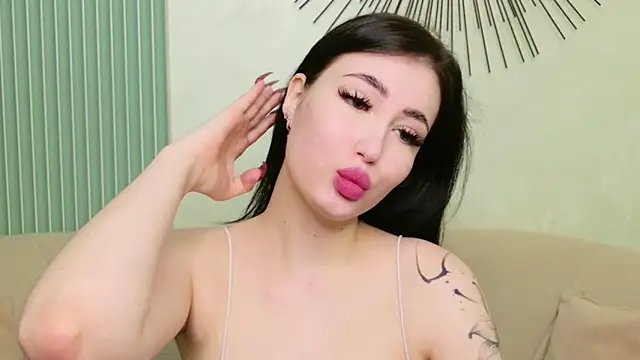 Snapshot of EmmaLawrens chatting on 06-20-26, 10:53 EmmaLawrens online show from 06-20-26, 10:53