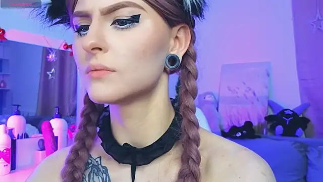Snapshot of Emily__Mooree chatting on 01-31-25, 10:20 Emily Mooree online show from 01-31-25, 10:20