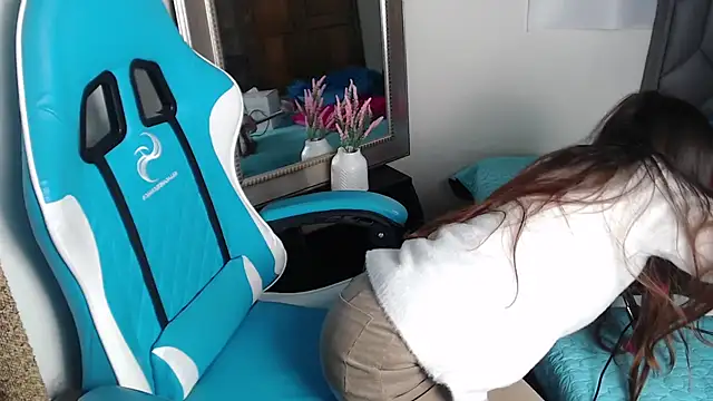 Snapshot of Aleska_Miami chatting on 10-08-25, 03:02 Aleska Miami online show from 10-08-25, 03:02