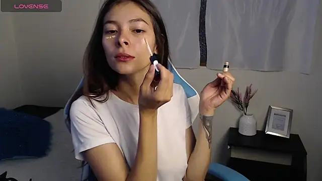 Snapshot of Aleska_Miami chatting on 03-21-25, 03:02 Aleska Miami online show from 03-21-25, 03:02