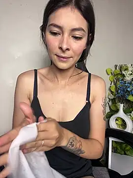 Snapshot of Aleska_Miami chatting on 06-08-26, 03:34 Aleska Miami online show from 06-08-26, 03:34