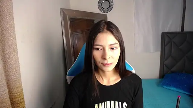 Snapshot of Aleska_Miami chatting on 10-20-25, 02:39 Aleska Miami online show from 10-20-25, 02:39