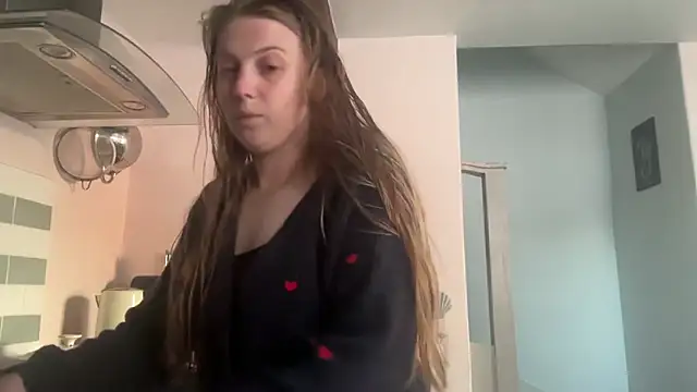 Ella-82 online show from 04-28-26, 06:56