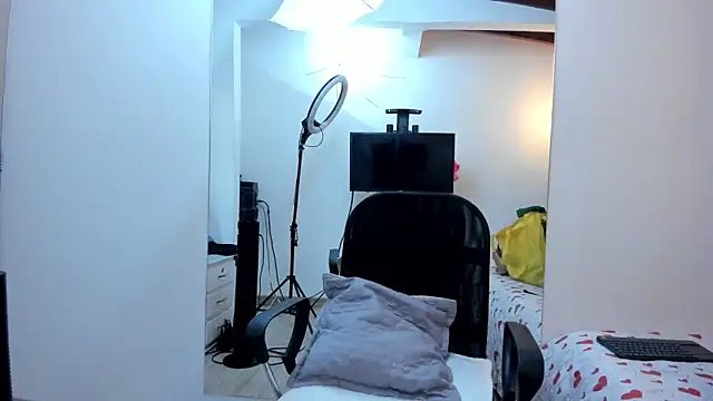 KarenSims online show from 11-21-25, 11:42