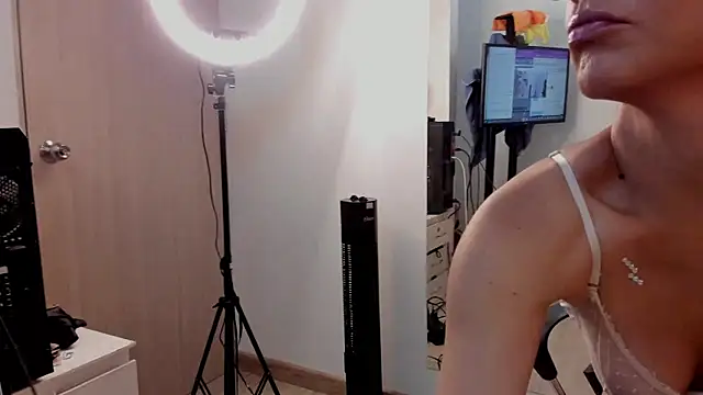 KarenSims online show from 10-04-25, 12:17