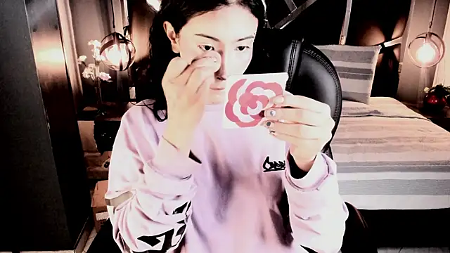 vaiolethsan   online show from 12-20-25, 08:01