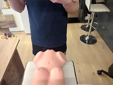 Snapshot of MacPlesure chatting on 01-20-25, 02:03 MacPlesure online show from 01-20-25, 02:03