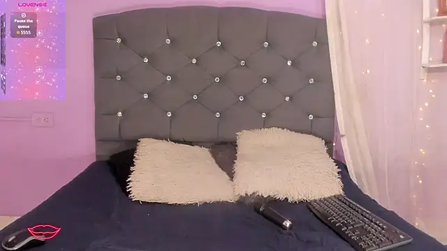 naomii 0 online show from 01-08-26, 01:06