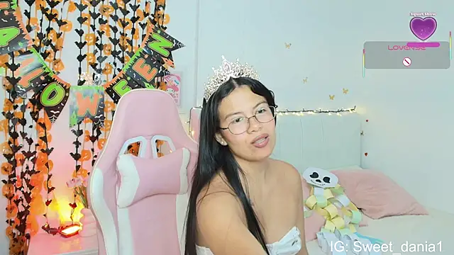 sweet dania  online show from 10-24-25, 08:35