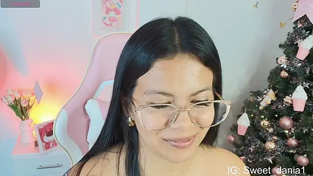 sweet dania  online show from 12-19-25, 03:43