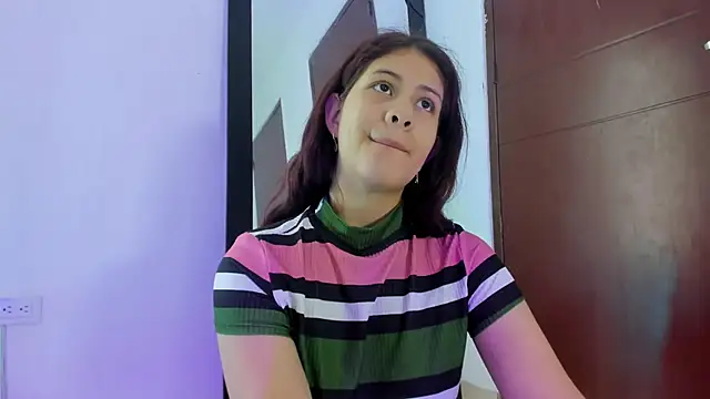 Snapshot of MiaQueen021 chatting on 09-17-25, 02:41 MiaQueen021 online show from 09-17-25, 02:41