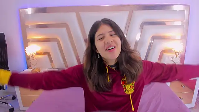 Snapshot of MiaQueen021 chatting on 03-15-25, 12:24 MiaQueen021 online show from 03-15-25, 12:24