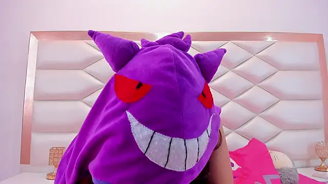 Snapshot of MiaQueen021 chatting on 03-19-25, 06:44 MiaQueen021 online show from 03-19-25, 06:44