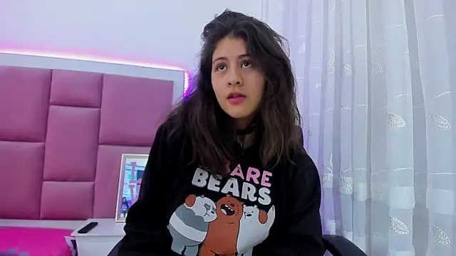 Snapshot of MiaQueen021 chatting on 03-17-25, 11:13 MiaQueen021 online show from 03-17-25, 11:13