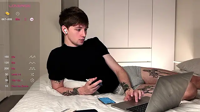 Snapshot of Calvin_Polanski chatting on 02-11-26, 05:29 Calvin Polanski online show from 02-11-26, 05:29