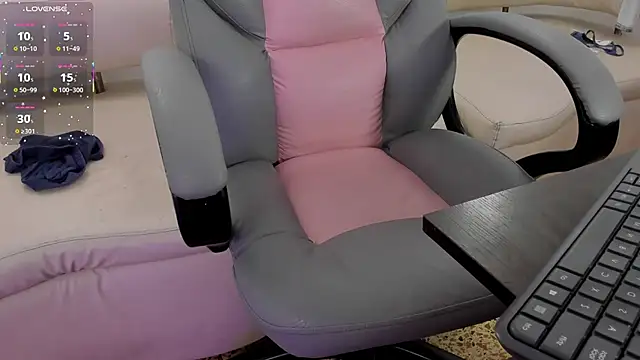 Snapshot of Valentina_slim chatting on 03-19-25, 03:52 Valentina slim online show from 03-19-25, 03:52