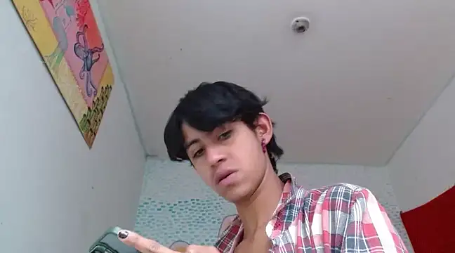 Snapshot of boysLittle chatting on 02-05-25, 11:55 boysLittle online show from 02-05-25, 11:55