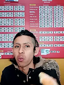 Snapshot of boysLittle chatting on 09-30-25, 08:15 boysLittle online show from 09-30-25, 08:15