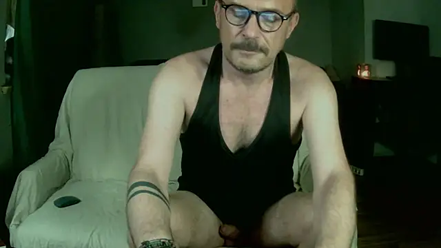Snapshot of GaySexxPL chatting on 09-27-25, 03:40 GaySexxPL online show from 09-27-25, 03:40