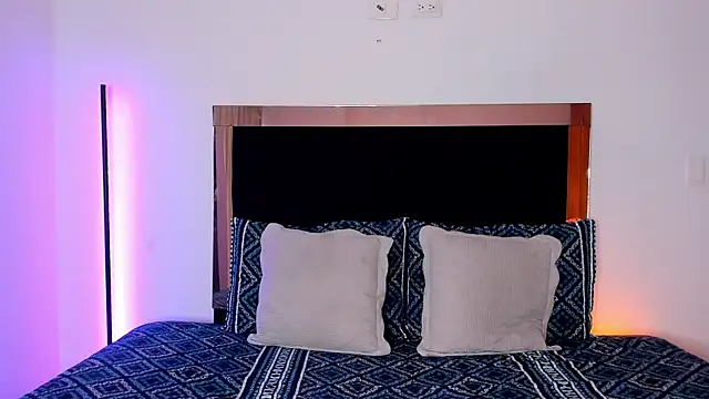 Snapshot of Carorosse chatting on 10-19-25, 04:54 Carorosse online show from 10-19-25, 04:54
