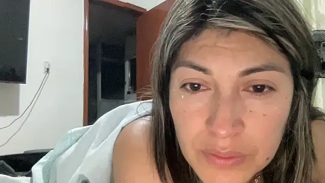 LunaBeya online show from 11-28-25, 04:23