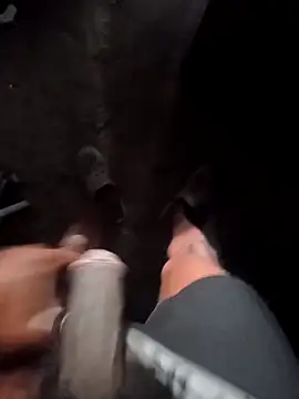 Snapshot of mario0212 chatting on 04-07-26, 11:23 mario0212 online show from 04-07-26, 11:23