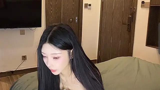 Snapshot of muyan_00 chatting on 10-13-25, 02:18 muyan 00 online show from 10-13-25, 02:18