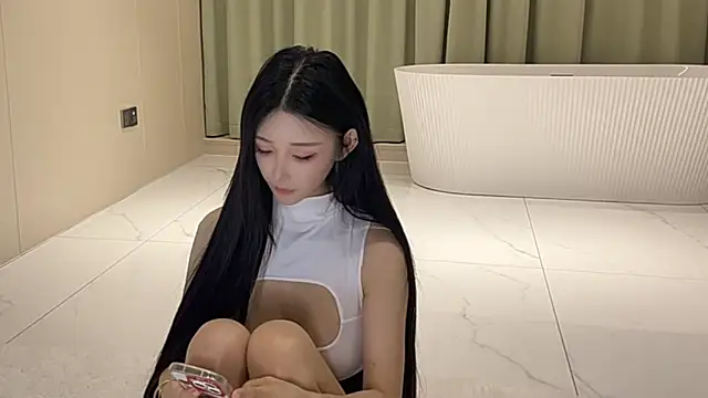 Snapshot of muyan_00 chatting on 10-21-25, 03:44 muyan 00 online show from 10-21-25, 03:44