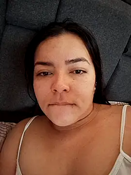 Snapshot of Lizeth_9 chatting on 05-25-26, 12:37 Lizeth 9 online show from 05-25-26, 12:37