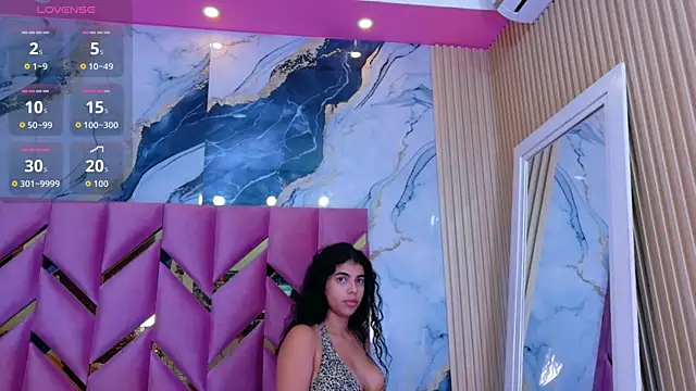 hotiergirl online show from 12-17-25, 12:10