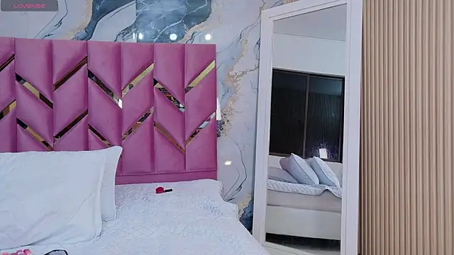 hotiergirl online show from 12-01-25, 12:17