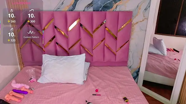 hotiergirl online show from 11-10-25, 12:21