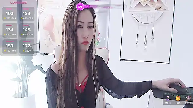 Snapshot of Susu-8 chatting on 02-05-25, 06:02 Susu-8 online show from 02-05-25, 06:02