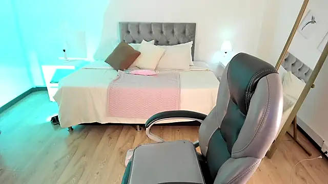  Daniela hot 1 online show from 03-08-25, 03:28