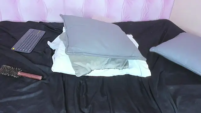 TaniaBellini online show from 04-29-26, 05:30