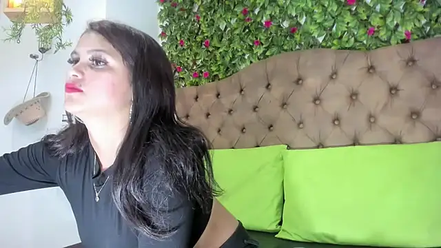 Snapshot of EmmySweett2 chatting on 09-09-25, 02:04 EmmySweett2 online show from 09-09-25, 02:04